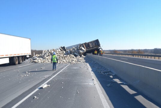 https://www.vecteezy.com/photo/60535252-a-truck-is-parked-on-the-side-of-the-road