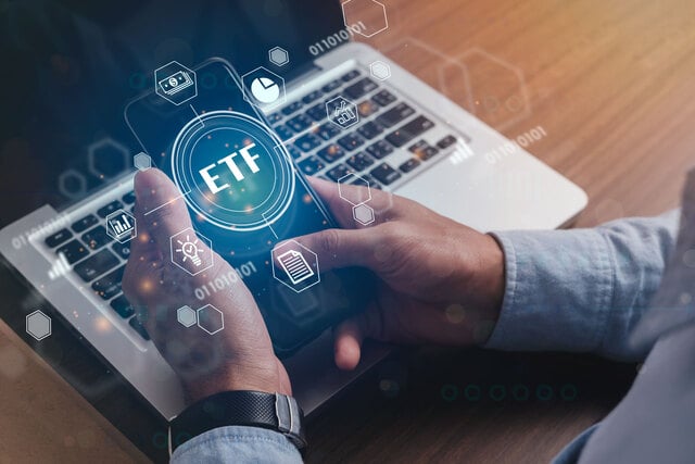 https://www.vecteezy.com/photo/5535230-businessmen-holding-a-smartphone-with-icons-of-etf-exchange-traded-fund-stock-market-trading-investment-financial-concept
