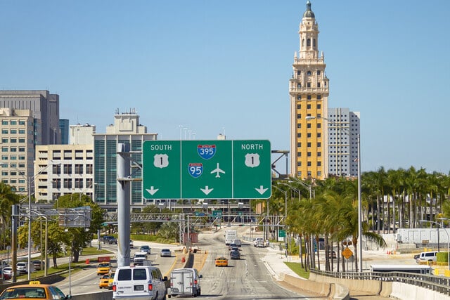 Traffic at Miami https://www.vecteezy.com/photo/2423479-traffic-at-the-freedom-tower-and-miami-downtown