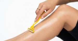 https://www.vecteezy.com/photo/79375063-woman-shaving-her-leg-with-a-bright-yellow-razor