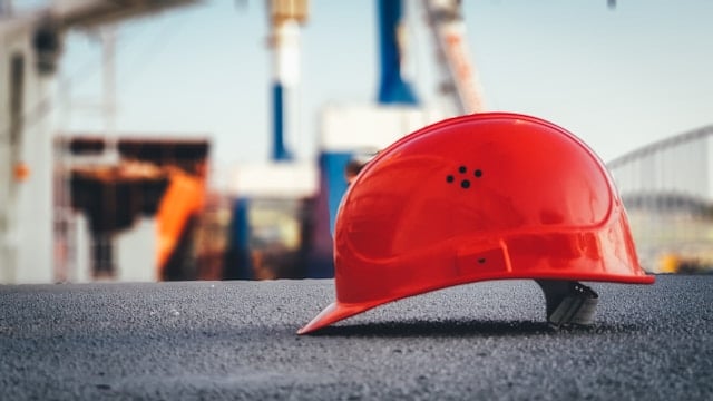 umit-yildirim-9OB46apMbC4-unsplash https://unsplash.com/photos/red-hard-hat-on-pavement-9OB46apMbC4