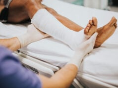 https://www.magnific.com/free-photo/doctor-helping-patient-with-fractured-leg_18642309.htm#fromView=search&page=1&position=2&uuid=b67a58ac-924f-48c7-a447-2ca6c9176233&track=ais_hybrid&query=Injury+Claim