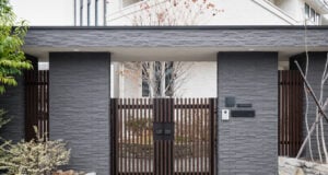 https://www.magnific.com/free-photo/japanese-house-entrance-with-fence_23675647.htm#fromView=search&page=1&position=28&uuid=16304711-255a-490f-9eba-edbc02823ded&track=ais_hybrid&query=gated+driveway