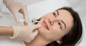 https://www.magnific.com/free-photo/close-up-woman-lip-filler-procedure_23668892.htm#fromView=search&page=1&position=17&uuid=18609e6c-fe55-4531-b61f-6457db025ab9&track=ais_hybrid&query=jaw+botox