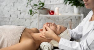 https://www.magnific.com/free-photo/side-view-woman-getting-massaged-spa_38307699.htm#fromView=search&page=1&position=21&uuid=797dd2fa-1084-4b5c-bbea-d140d4684410&track=ais_hybrid&query=med+spa
