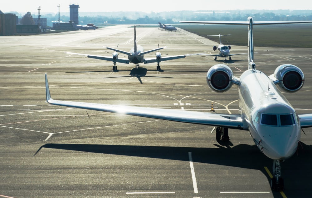 https://www.magnific.com/premium-photo/private-jet-planes-stand-landing-line_7948567.htm#fromView=search&page=1&position=46&uuid=ba59c9f8-dfcf-445e-8a9b-8692e21f7a2a&track=ais_hybrid&query=private+planes