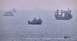 What Is Really Happening in the Strait of Hormuz Right Now? (Videos)