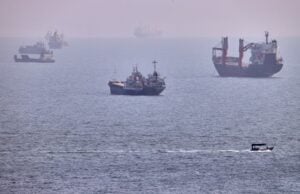 What Is Really Happening in the Strait of Hormuz Right Now? (Videos)