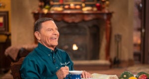 Kenneth Copeland Credits Oral Roberts’ Three Rules in a Podcast Episode on Hearing God