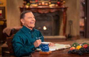 Kenneth Copeland Credits Oral Roberts’ Three Rules in a Podcast Episode on Hearing God