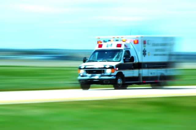 Ambulance in Motion https://www.vecteezy.com/photo/24630125-ambulance-in-motion