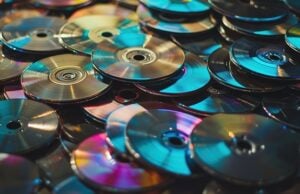 Guess Who’s Back: Why We’re All Falling in Love With CDs Again https://www.vecteezy.com/photo/49218414-colorful-stack-of-cds-in-a-chaotic-pile