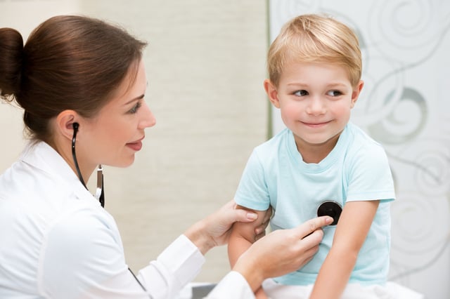 Happy boy at the doctor https://www.vecteezy.com/photo/36454424-happy-boy-at-the-doctor