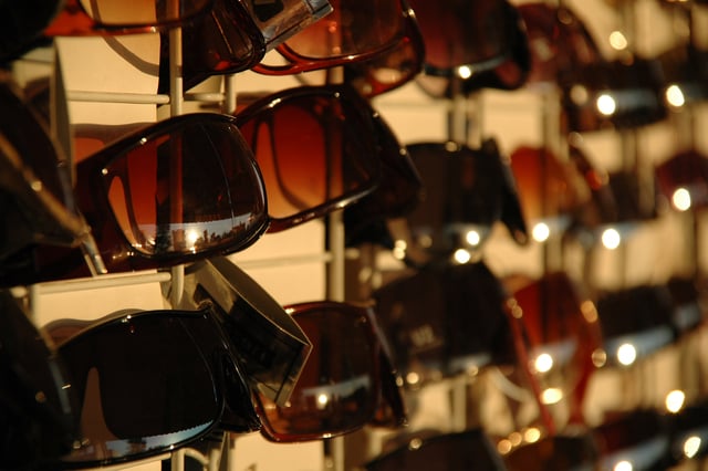 https://www.vecteezy.com/photo/51009539-many-sun-glasses
