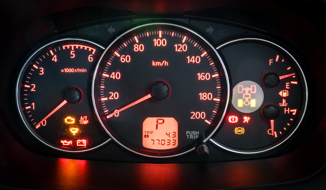 Modern car illuminated dashboard closeup https://www.vecteezy.com/photo/7182956-modern-car-illuminated-dashboard-closeup