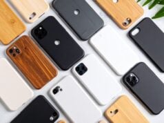 Going Caseless at Work Might Send the Wrong Message to Your Boss https://www.vecteezy.com/photo/70258420-stylish-array-of-smartphone-cases-natural-wood-textures-and-modern-matte-colors