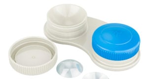 https://www.magnific.com/premium-photo/contact-lenses-with-holder-container-3d-rendering_138777402.htm#fromView=image_search&page=1&position=10&uuid=132dd662-fc4f-4219-b85c-2b1aca5cc12b
