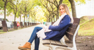 https://www.magnific.com/free-photo/warm-clothed-female-model-sitting-autumn-park-bench_2698657.htm#fromView=search&page=1&position=29&uuid=70bacb0e-db94-45c7-bb34-c7fc0dbf0dd4&track=ais_hybrid&query=womens+winter+boots