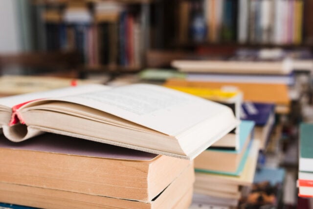 https://www.magnific.com/free-photo/pile-books-bookstore_4880877.htm#fromView=detail&position=6&uuid=164d1126-165a-44b0-a12a-c544428c09cc&track=ais_hybrid