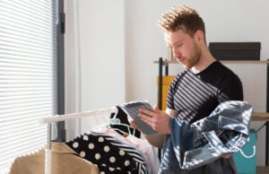 https://www.magnific.com/free-photo/side-view-man-inventorying-clothes_8100620.htm#fromView=search&page=1&position=13&uuid=b2ae7bdf-d658-42b0-9e21-8d20ca74106a&track=ais_hybrid&query=gen+z+checking+clothes