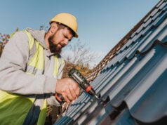 How Florida’s Climate Affects the Lifespan of Roofing Materials https://www.magnific.com/free-photo/sideways-man-working-roof-with-drill_11106226.htm#fromView=search&page=1&position=24&uuid=723d1328-0536-4726-80f7-5ea40887feeb&track=ais_hybrid&query=metal+roof