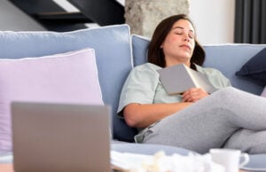 https://www.magnific.com/free-photo/medium-shot-woman-sleeping-couch_13662786.htm#fromView=search&page=1&position=8&uuid=c8ab3a66-258e-43af-9618-e12ee722239e&track=ais_hybrid&query=napping