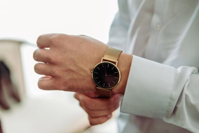 https://www.magnific.com/premium-photo/man-putting-clock-handgroom-getting-ready-morning_33349680.htm#fromView=detail&position=4&uuid=3c4ec93c-5021-4e19-9e84-148700c4fb5d&track=ais_hybrid&from_element=cross_selling__photo