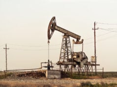 https://www.magnific.com/premium-photo/oil-pump-field_19474066.htm#fromView=search&page=1&position=15&uuid=9880a694-8115-420a-9ec1-0f48e05af98e&track=ais_hybrid&query=oil+wells
