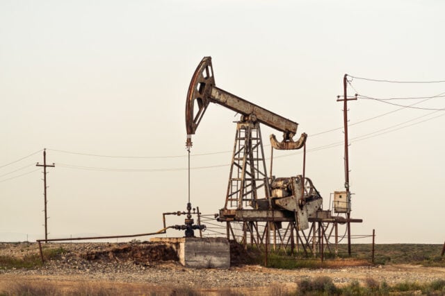 7440 https://www.magnific.com/premium-photo/oil-pump-field_19474066.htm#fromView=search&page=1&position=15&uuid=9880a694-8115-420a-9ec1-0f48e05af98e&track=ais_hybrid&query=oil+wells