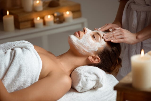 7582 https://www.magnific.com/free-photo/young-woman-mask-face-relaxing-spa-salon_8224736.htm#fromView=search&page=1&position=19&uuid=c6d5ceb0-eac4-484b-a290-fce6328638f6&track=ais_hybrid&query=spa