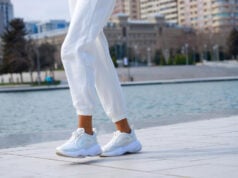 https://www.magnific.com/free-photo/female-walking-park-high-quality-photo_25906798.htm#fromView=search&page=1&position=28&uuid=94a0a88a-3383-4641-9503-0816c260868a&track=ais_hybrid&query=white+trainers