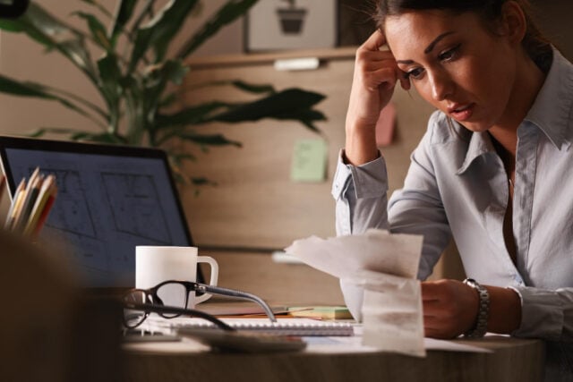 https://www.magnific.com/free-photo/businesswoman-feeling-worried-about-financial-debts-analyzing-bills-while-working-office_25483993.htm#fromView=image_search&page=1&position=6&uuid=b19667c8-3f87-41cb-8b7e-dfdbf01e17c8&query=dementia