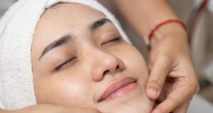 https://www.vecteezy.com/photo/53130753-beauty-women-facial-hand-finger-press-message-in-spa-face-skin-treatment-body-care-relax-claim-with-skincare-baby-face-at-wellness