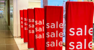 https://www.vecteezy.com/photo/74091690-bright-red-sale-banners-attract-shoppers-in-a-busy-mall