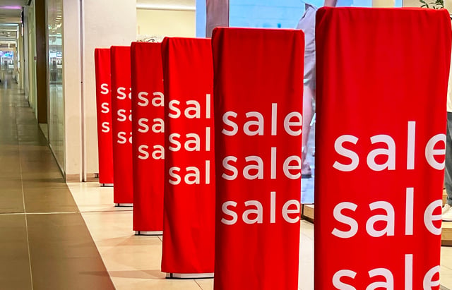 Bright red sale banners attract shoppers in a busy mall https://www.vecteezy.com/photo/74091690-bright-red-sale-banners-attract-shoppers-in-a-busy-mall
