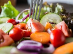 Research Shows These 10 Diets Are Linked to Healthier Aging https://www.vecteezy.com/photo/1781380-close-up-of-fresh-vegetable-salad