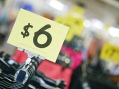 https://www.vecteezy.com/photo/13944672-close-up-of-sale-sign-in-a-closing-store