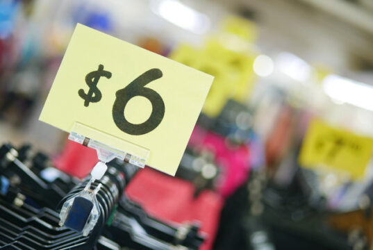 https://www.vecteezy.com/photo/13944672-close-up-of-sale-sign-in-a-closing-store