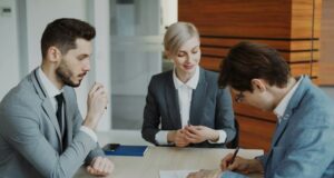 https://unsplash.com/photos/business-people-signing-a-contract-at-a-table-iPheGw7_UaI