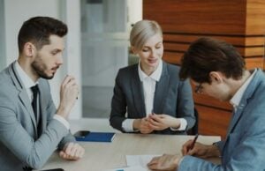 https://unsplash.com/photos/business-people-signing-a-contract-at-a-table-iPheGw7_UaI